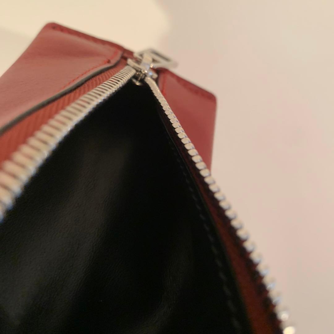 ロエベ　レザーケース 赤 エンボスロゴ