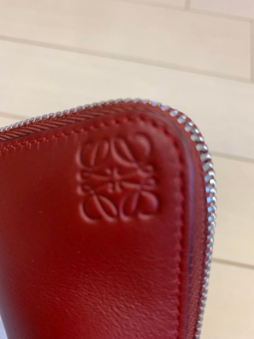 ロエベ　レザーケース 赤 エンボスロゴ