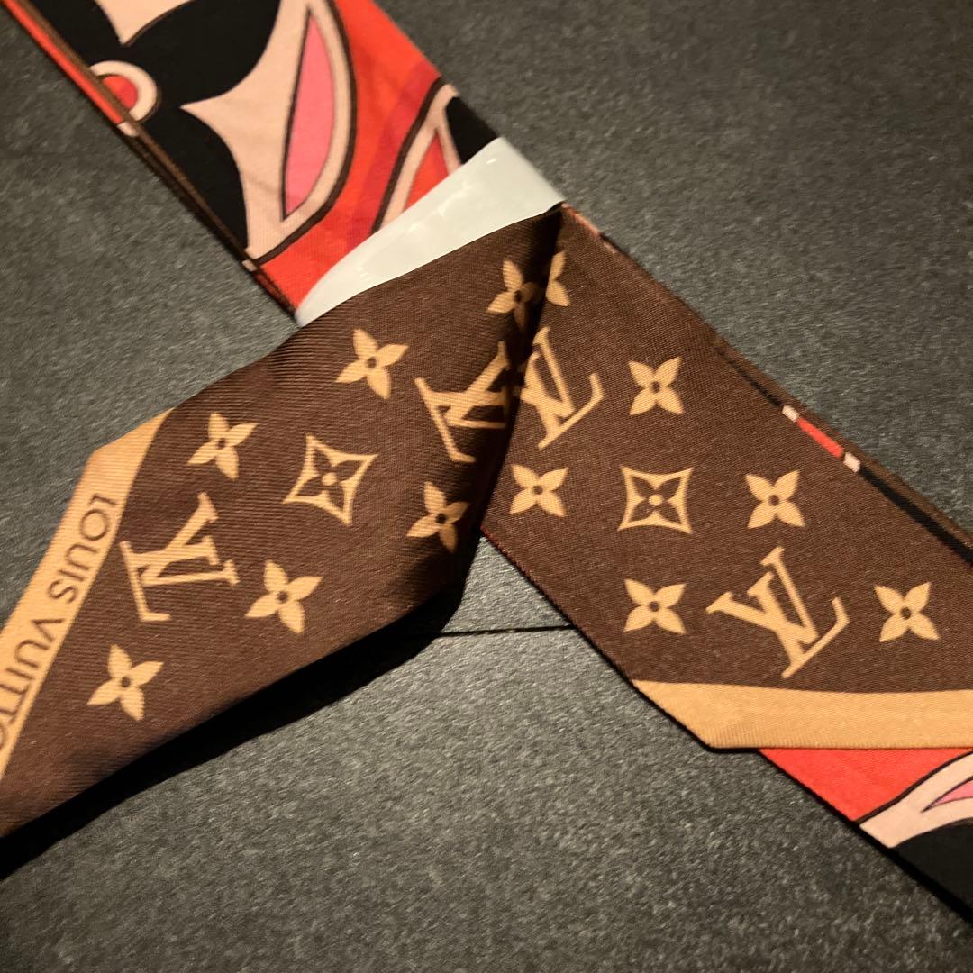 【SALE】Louis Vuitton シルクスカーフ 抽象柄