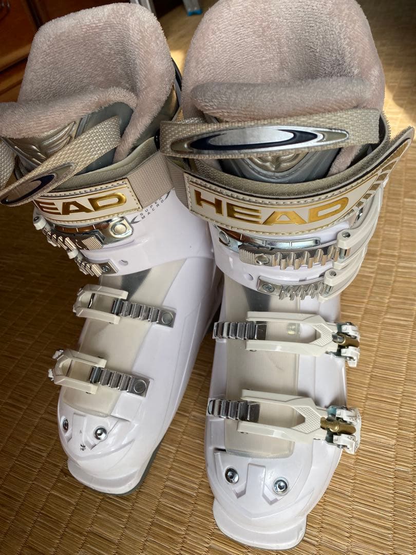 Völkl のスキーとHEADのスキー靴のセットレディース用（ストック付き）