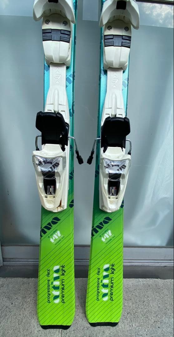 Völkl のスキーとHEADのスキー靴のセットレディース用（ストック付き）