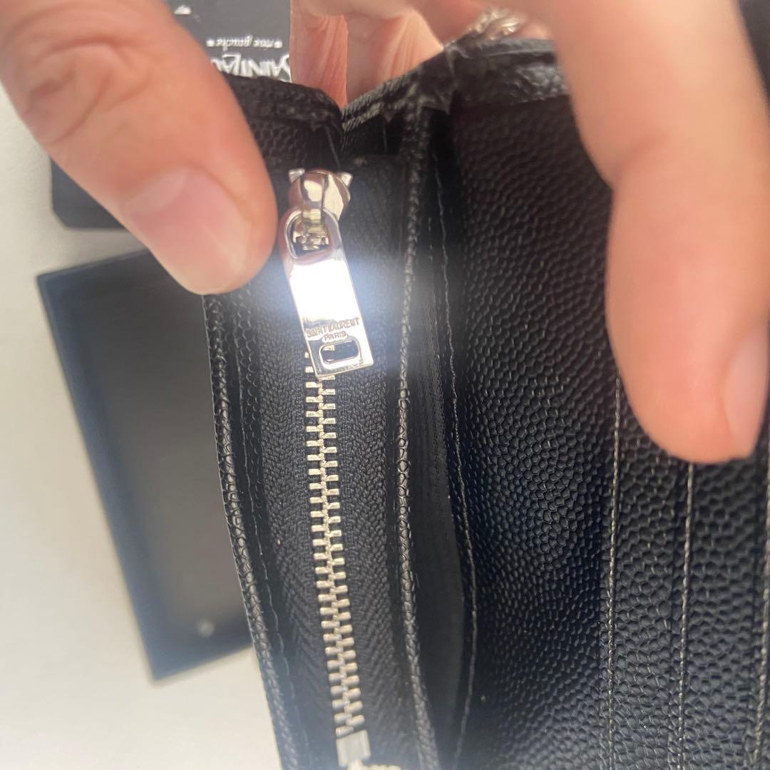 美品✨イヴ・サンローラン エンボス加工 ブラックレザー 折りたたみ財布サイフ
