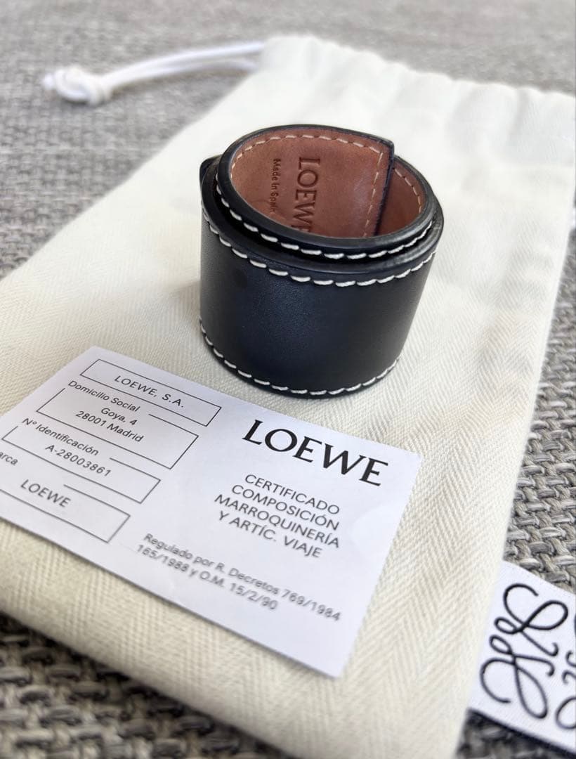LOEWE 黒 レザー バングル　ロエベ