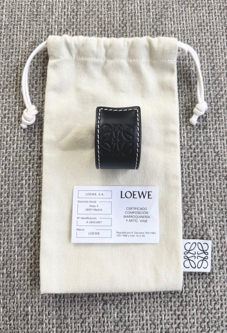 LOEWE 黒 レザー バングル　ロエベ