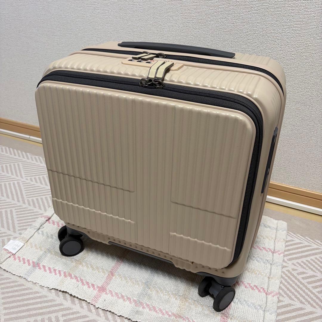 【人気色】イノベーター スーツケース 33L バニラ