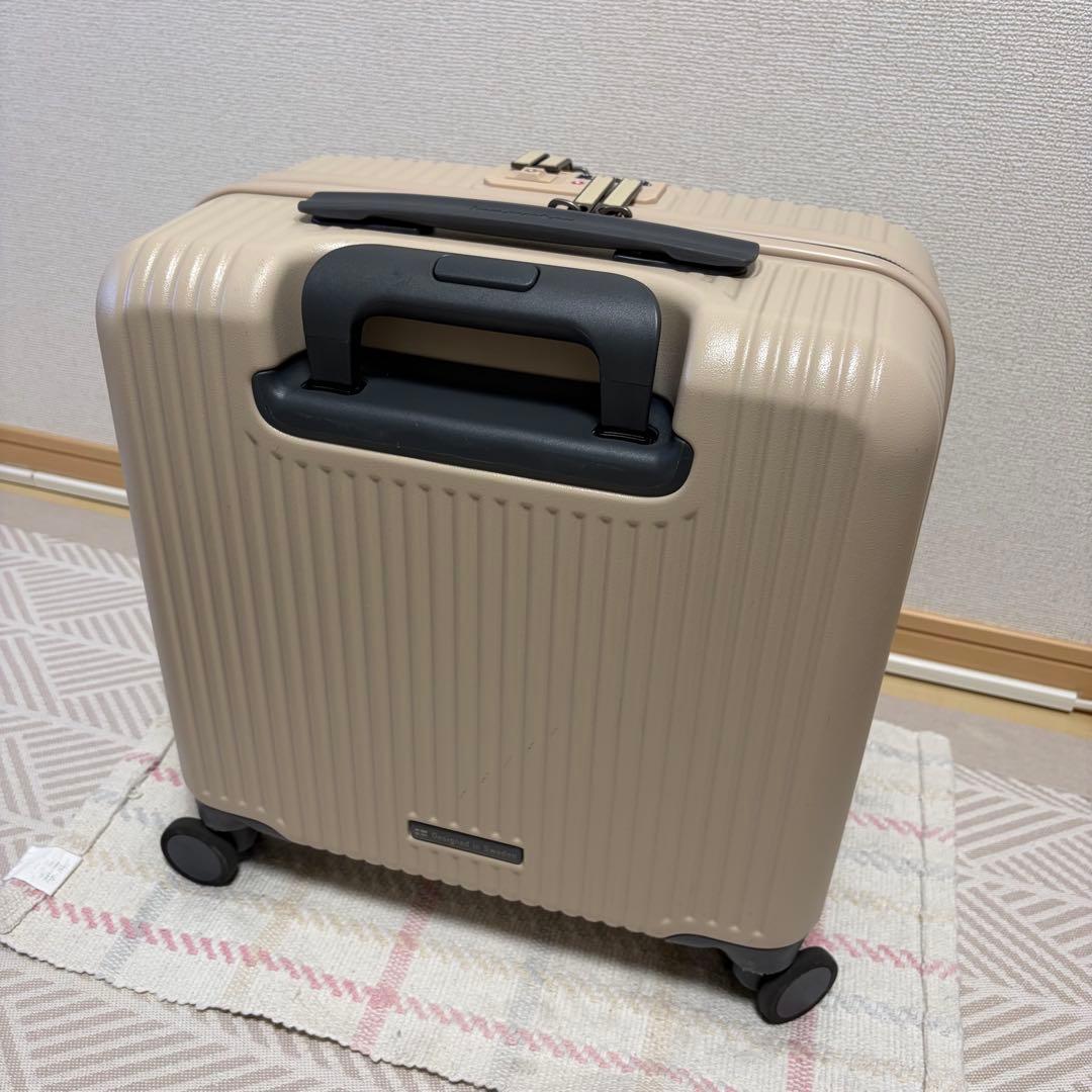 【人気色】イノベーター スーツケース 33L バニラ