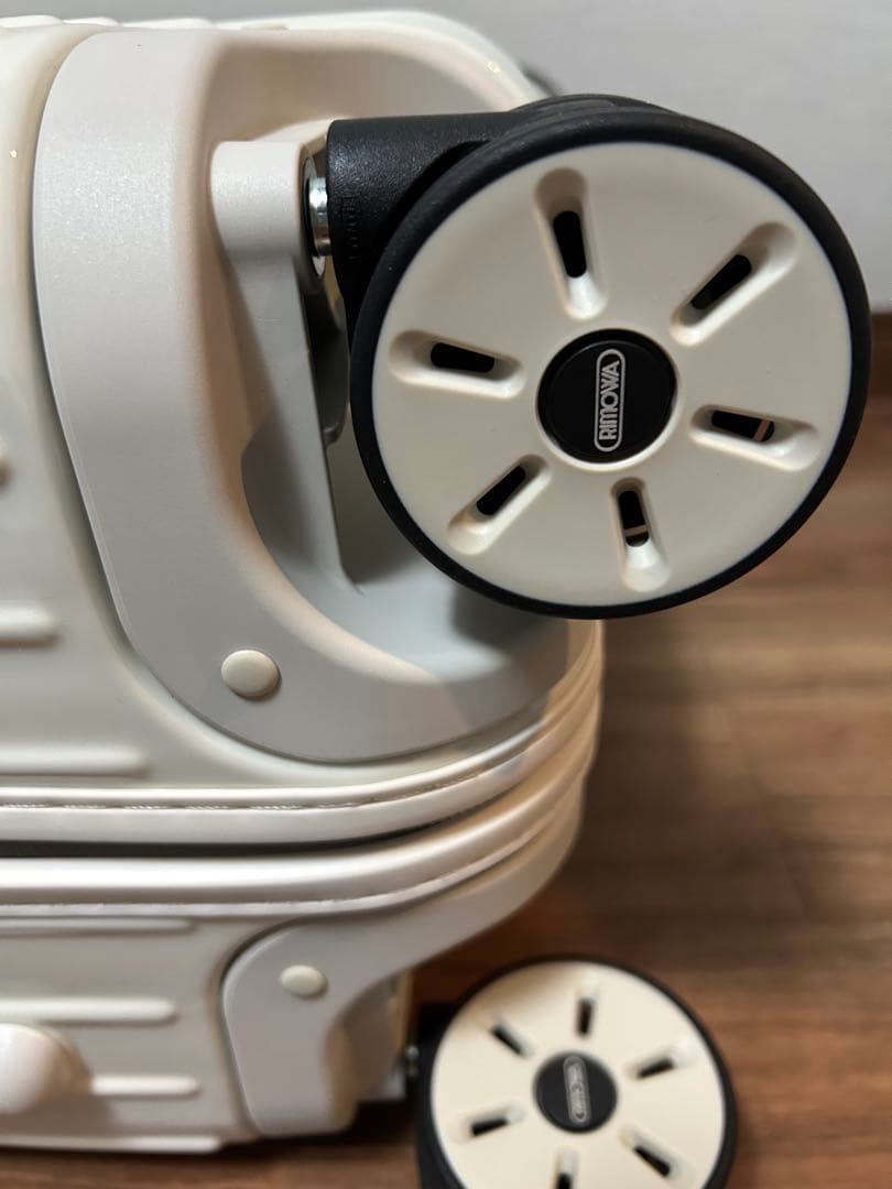 よ*こ様 未使用　リモワ　ユナイテッドアローズ別注　ECRU 58L