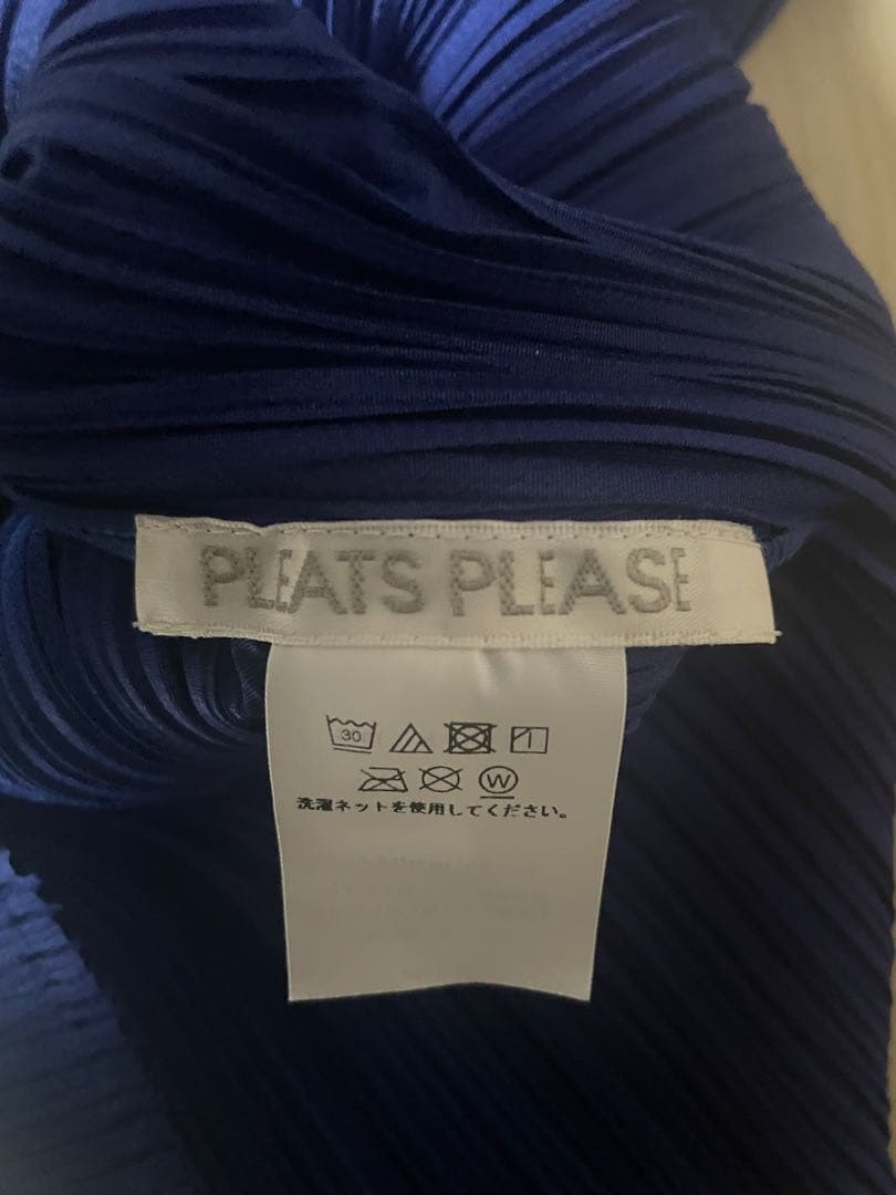 ★新品タグ付き★プリーツプリーズタンクトップ　ディープブルー