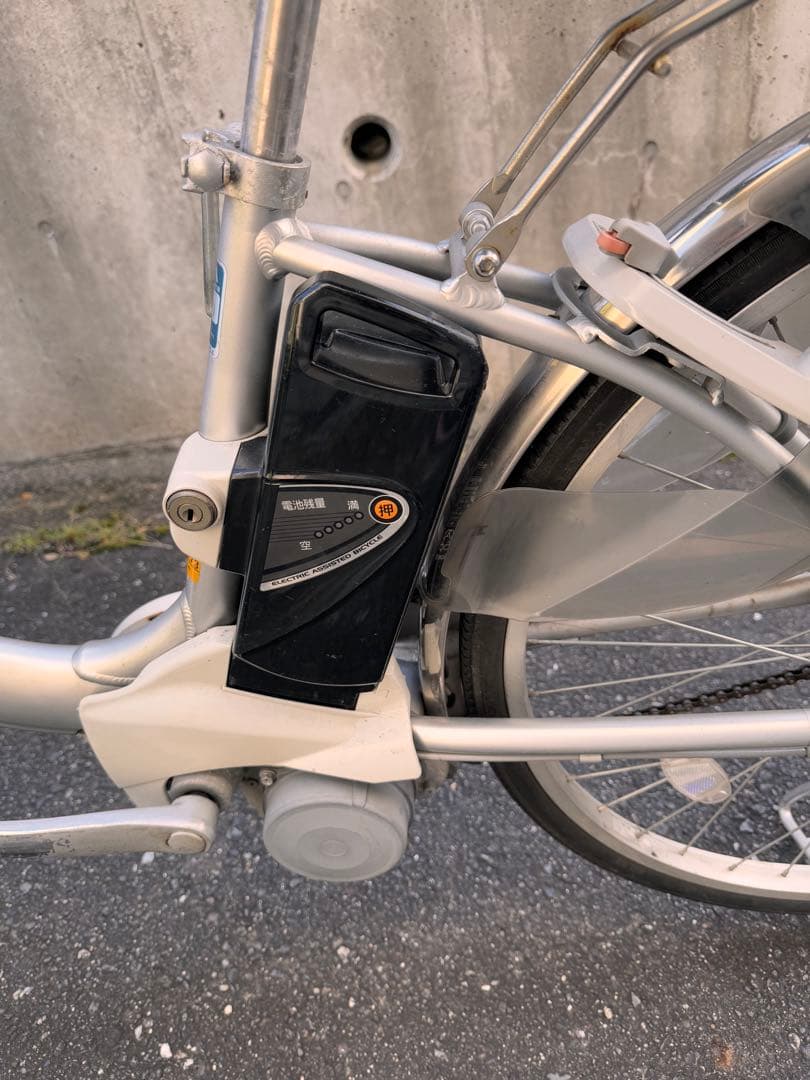 電動アシスト自転車 シルバー 前カゴ付き