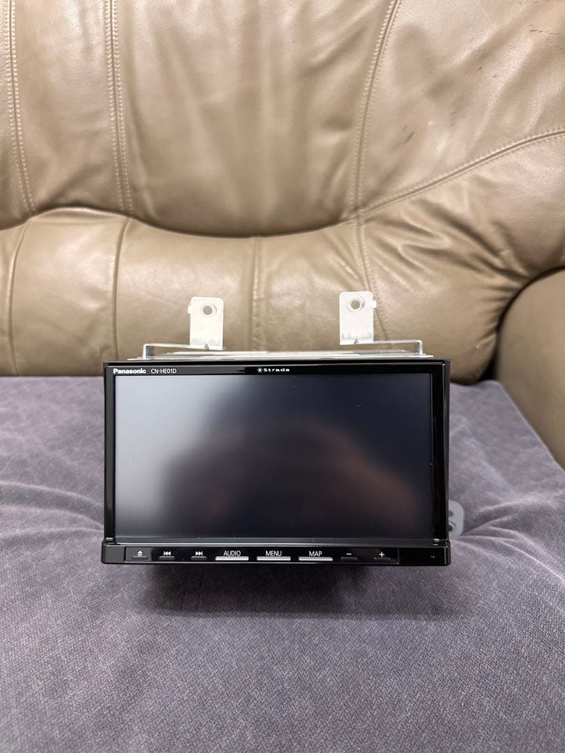 美品 Strada CN-HE01D カーナビ 地図2021年 ブルートゥース