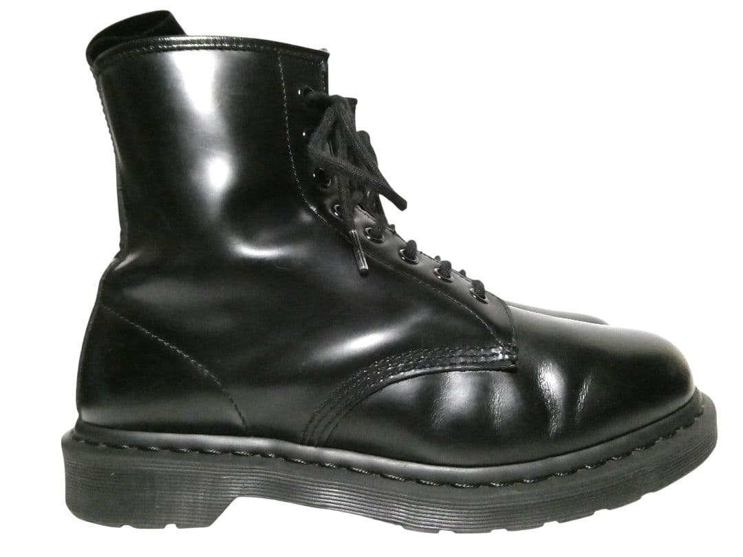 シーズン限定モデル！激安！単色モデル！ドクターマーチンUK7モノブラック8ホール