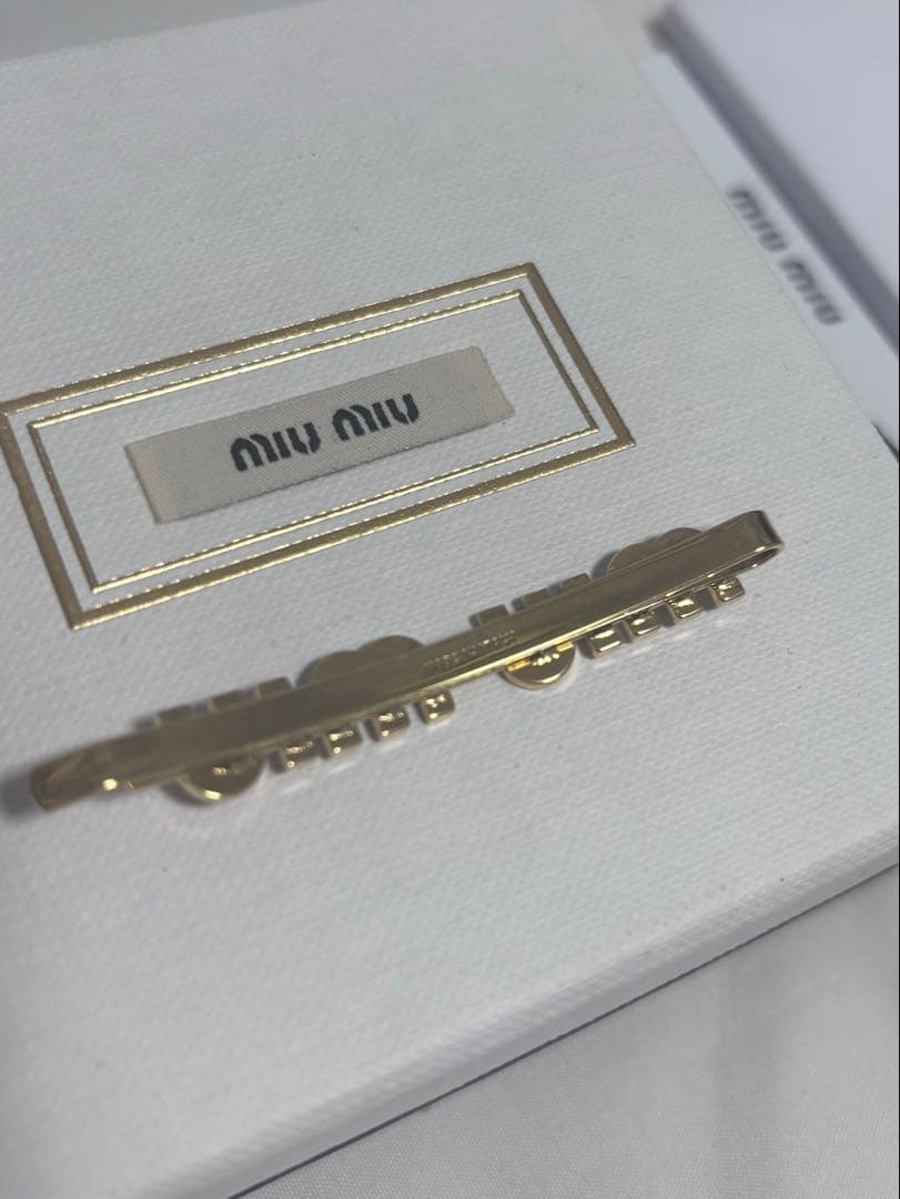 miu miu エナメルメタル　ヘアクリップ