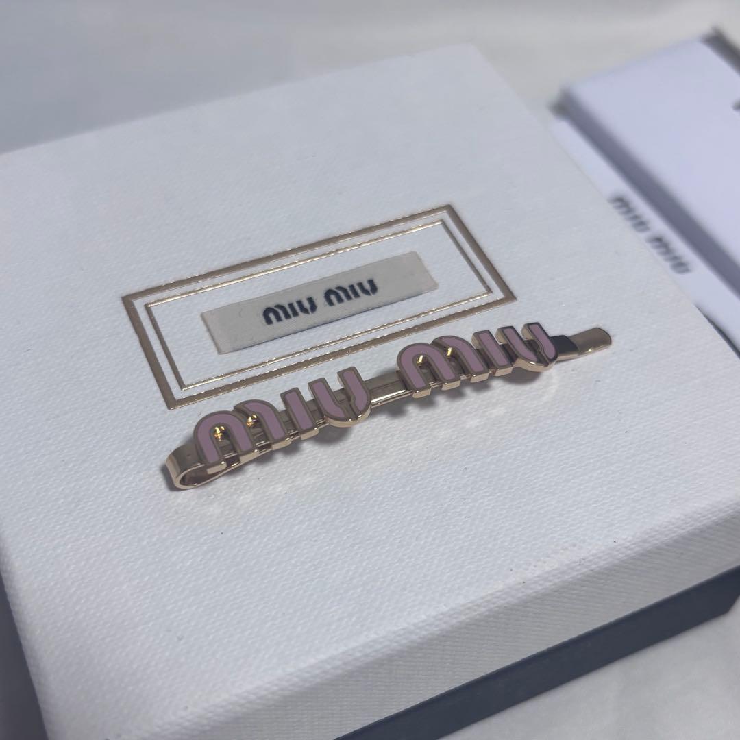 miu miu エナメルメタル　ヘアクリップ