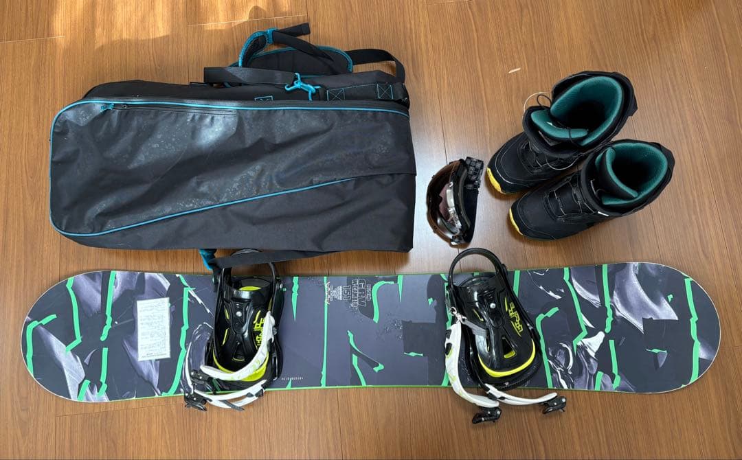 【最終値下】スノーボード含む4点セット（ボード、ブーツ、ゴーグル、ケース）