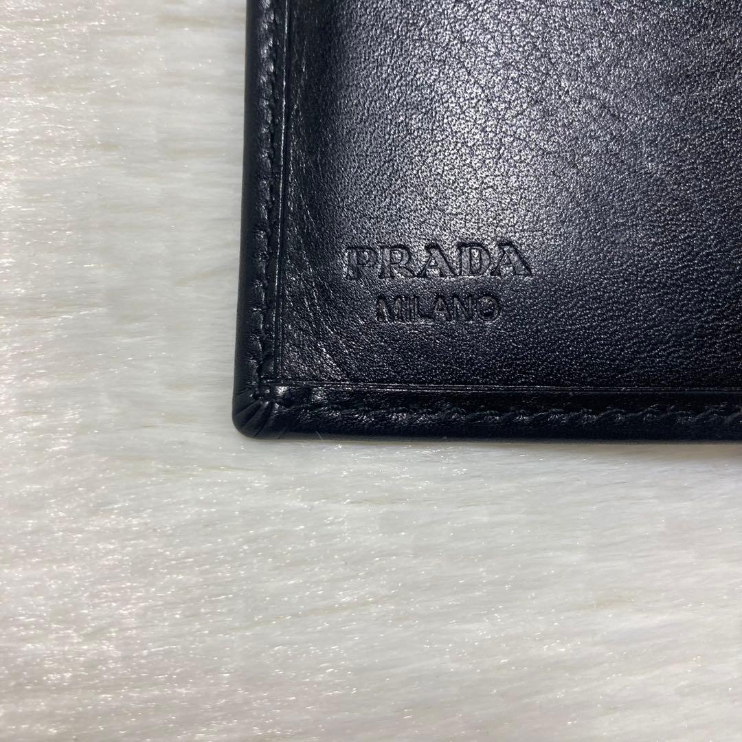 早い者勝ち　美品　PRADA プラダ　二つ折り　財布　黒　お札入れ　小銭入れ