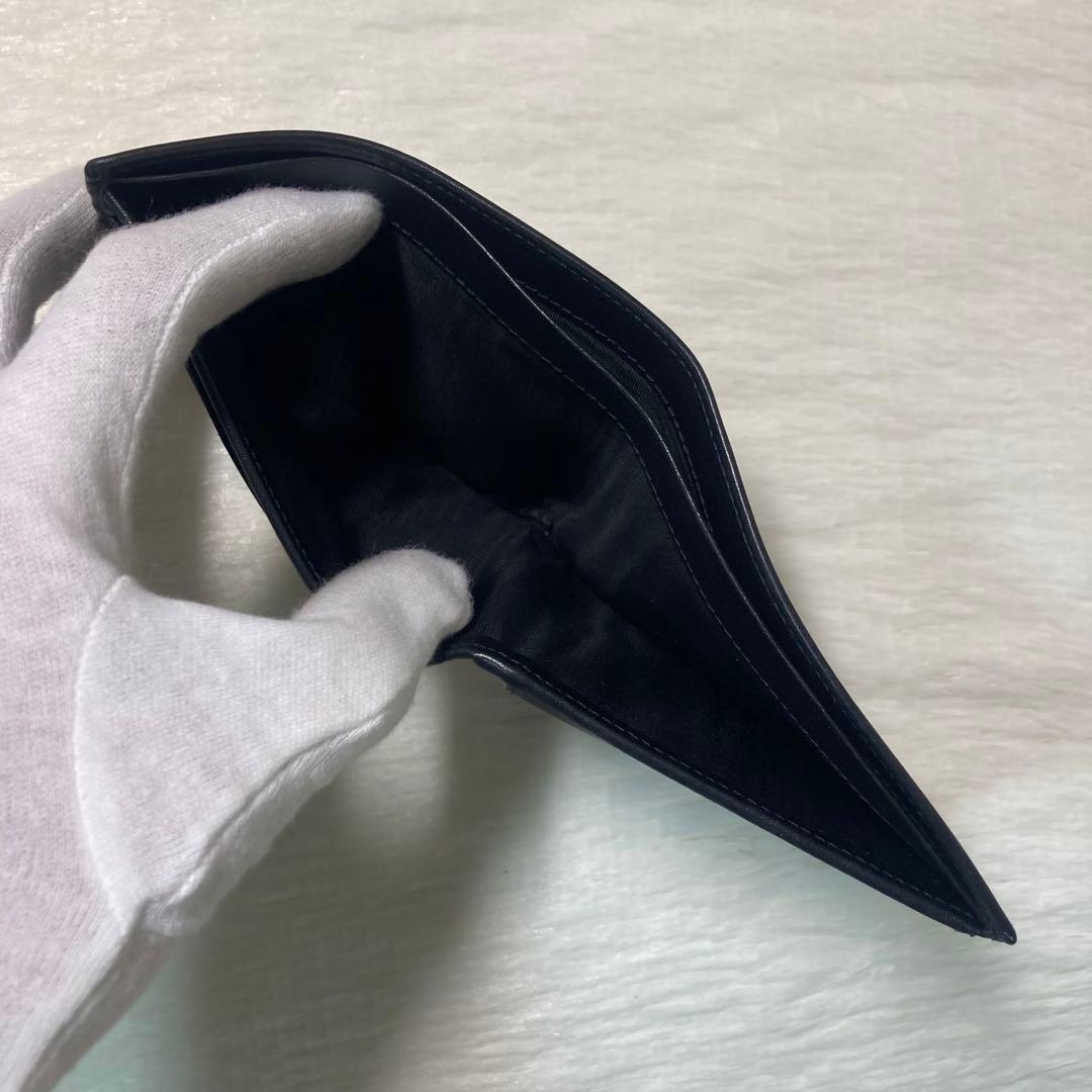 早い者勝ち　美品　PRADA プラダ　二つ折り　財布　黒　お札入れ　小銭入れ