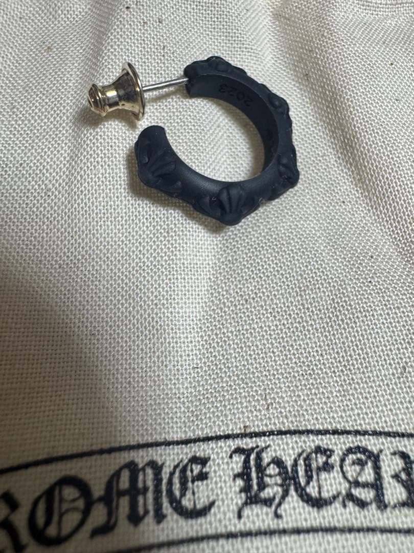 Chrome Heartsシリコンフープピアス ブラック 片耳　新品未使用