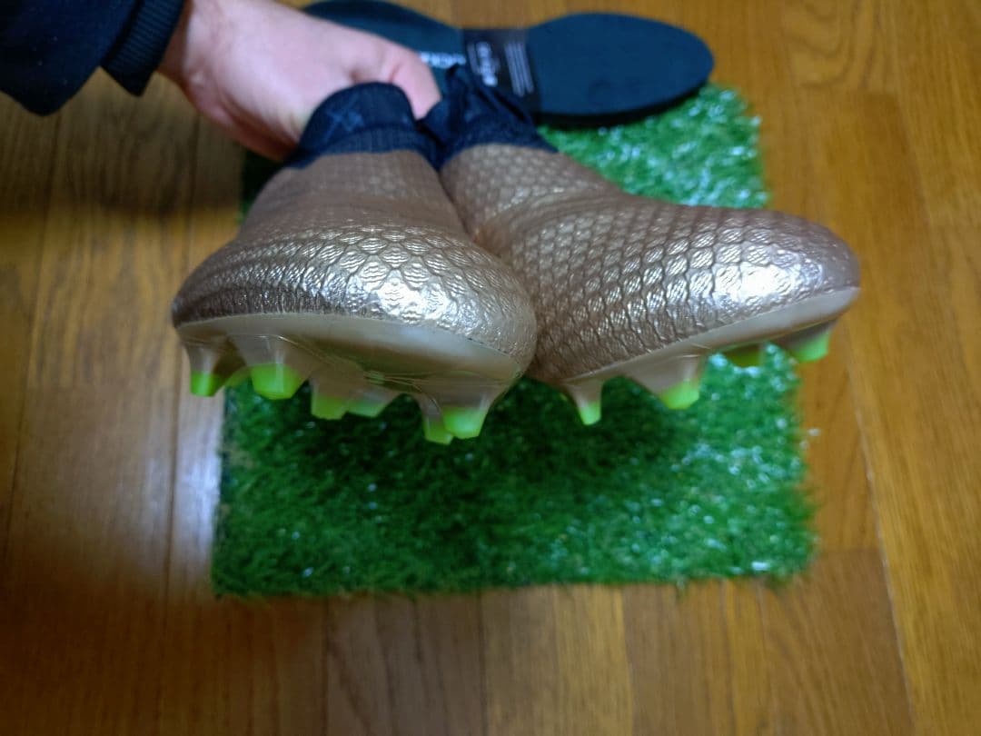 アディダス メッシ 16 ピュアアジリティ