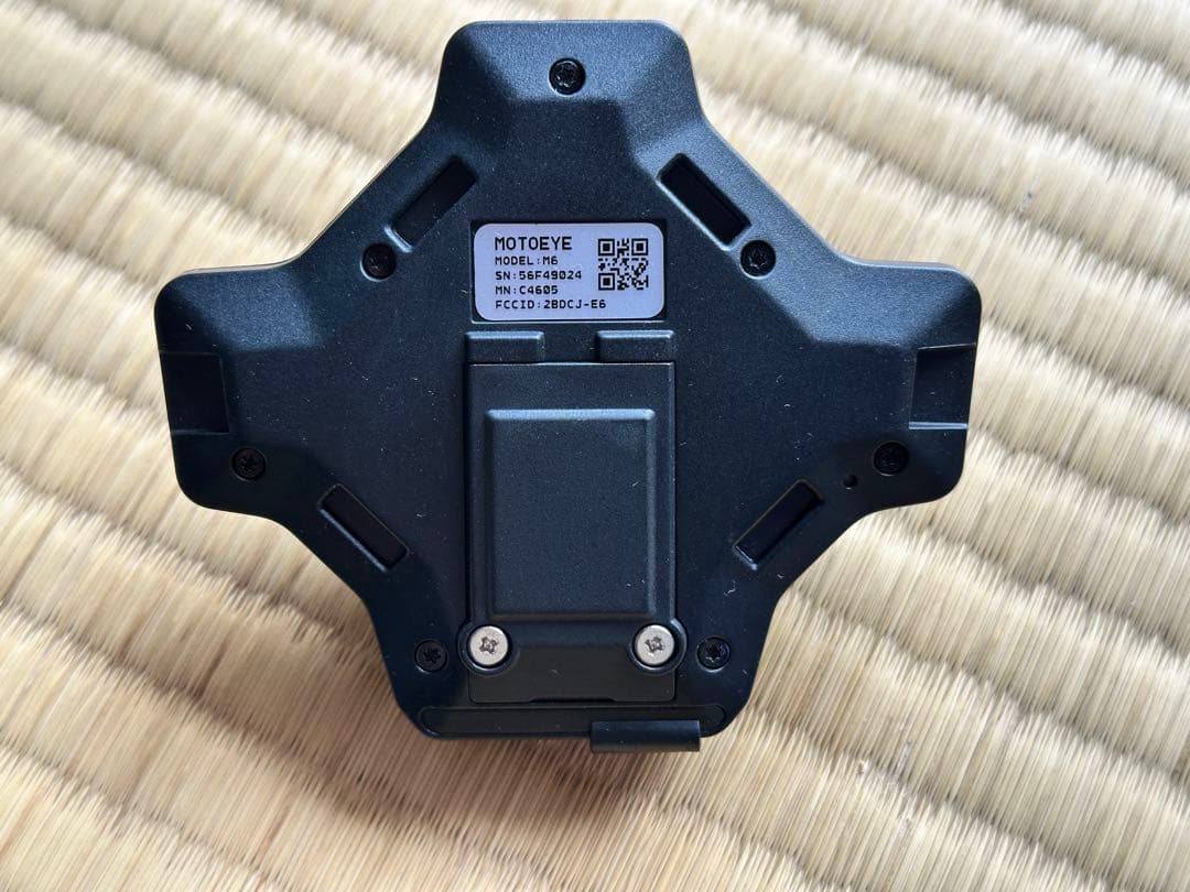 市販のヘルメットをスマート化できるHUD「MOTOEYE M6」E6