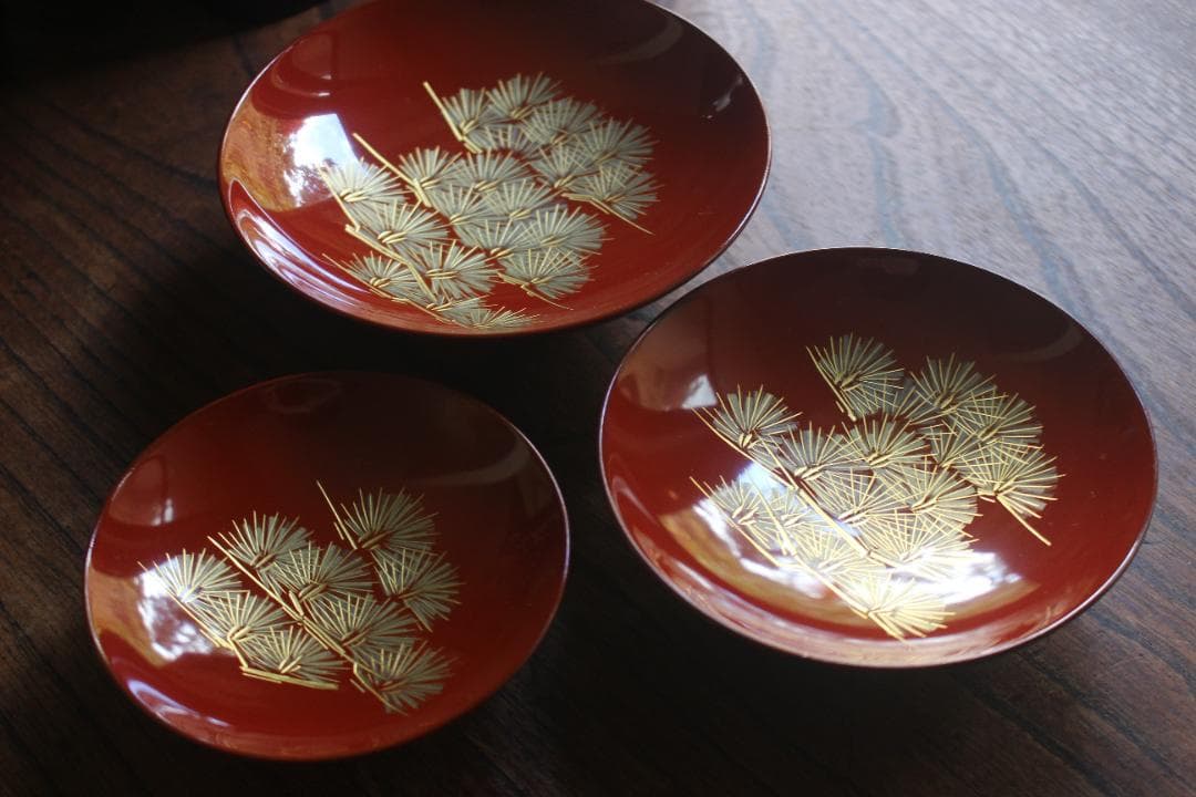 デッドストック！上質黒漆に極上松沈金の映える輪島塗の屠蘇器重箱揃い（検お重