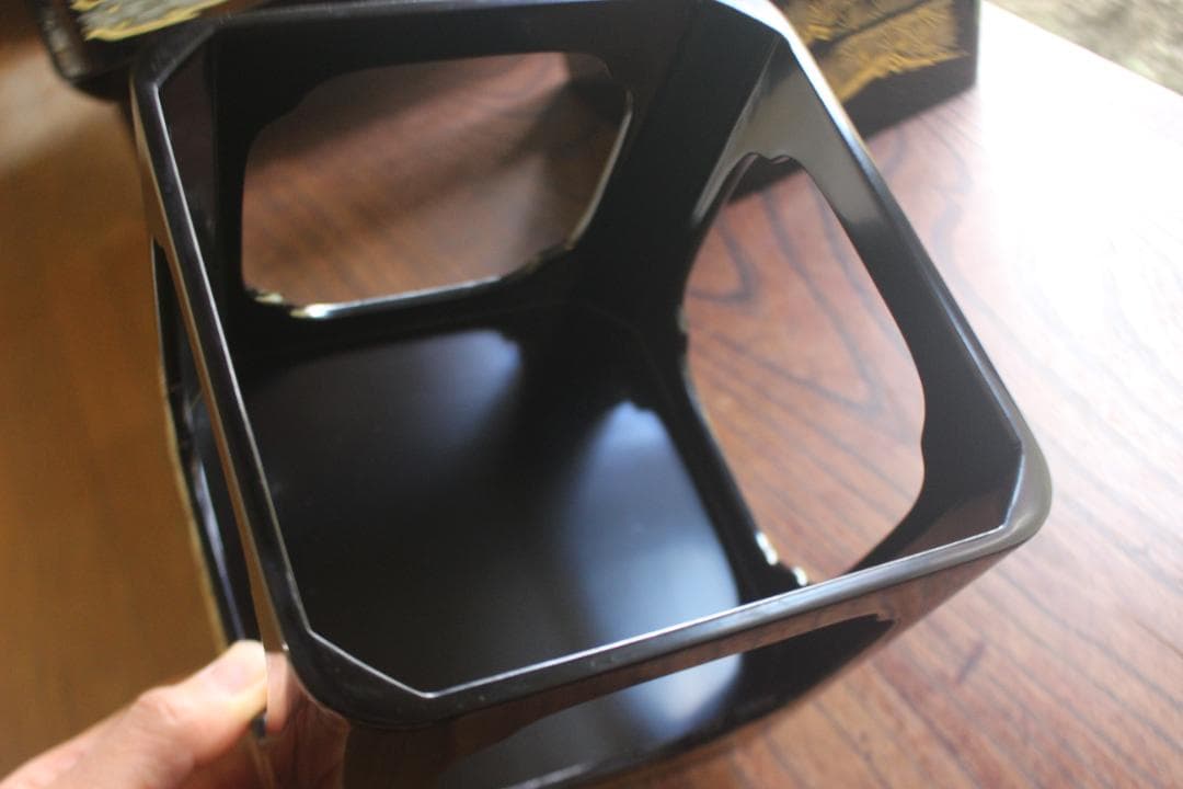 デッドストック！上質黒漆に極上松沈金の映える輪島塗の屠蘇器重箱揃い（検お重