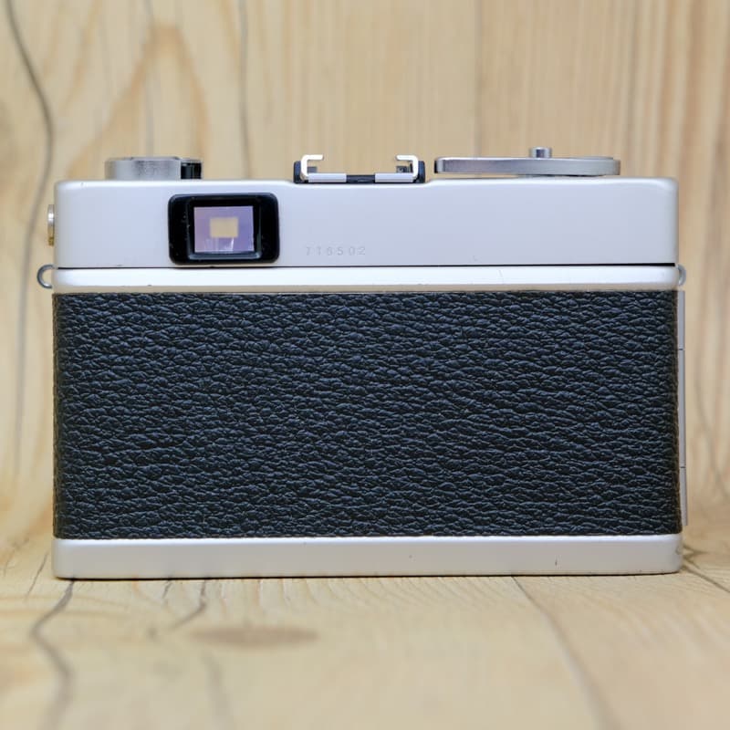 【整備品】美品 KONICA C35 Flash matic 貼り革はC35
