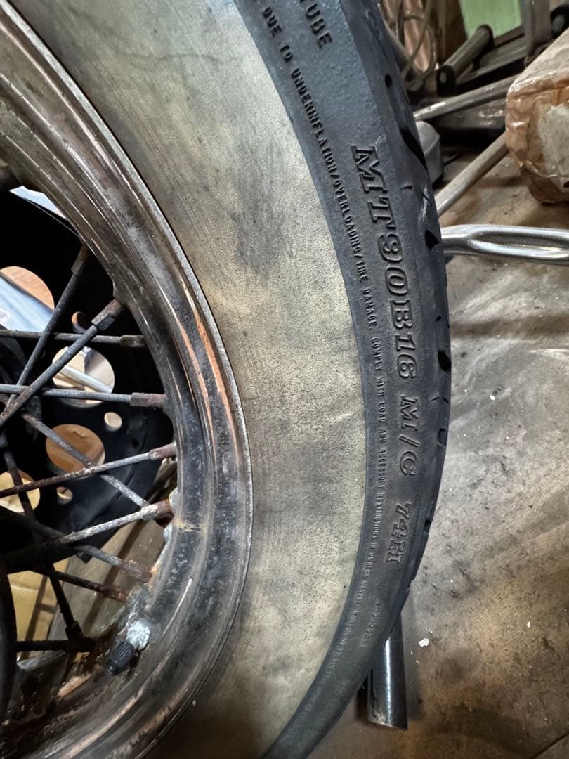 ハーレー　16インチリアホイール　アクスルシャフト付き