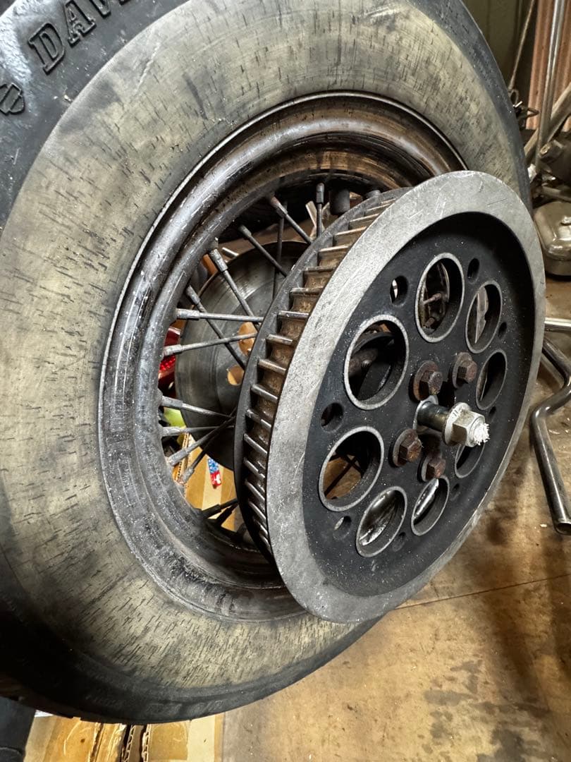 ハーレー　16インチリアホイール　アクスルシャフト付き