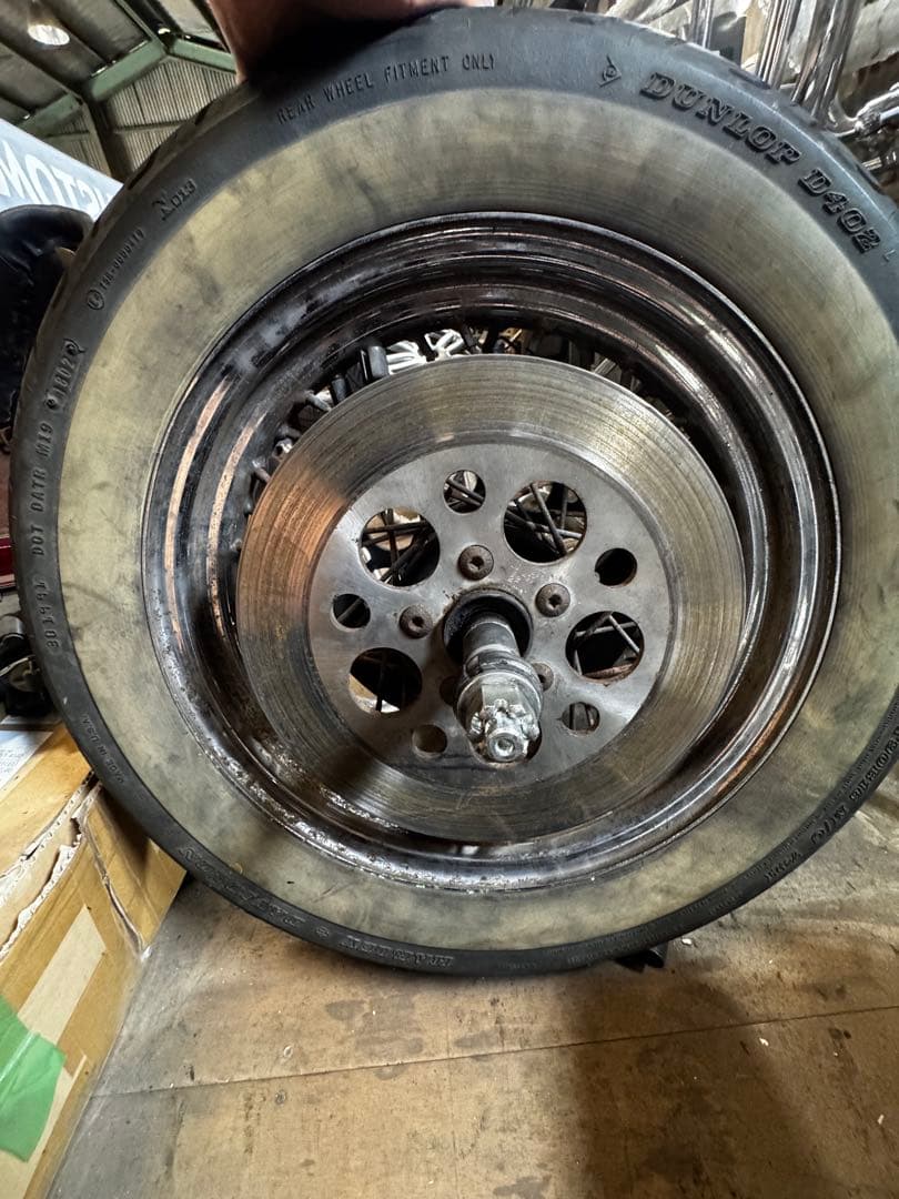 ハーレー　16インチリアホイール　アクスルシャフト付き