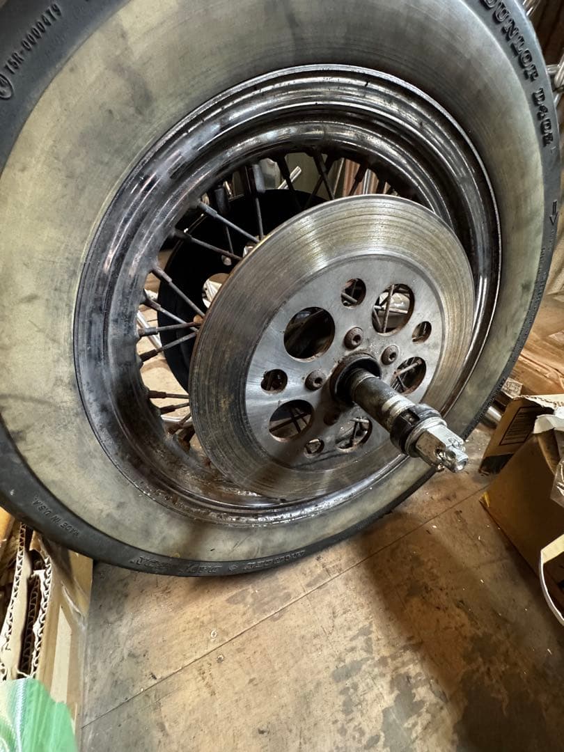 ハーレー　16インチリアホイール　アクスルシャフト付き