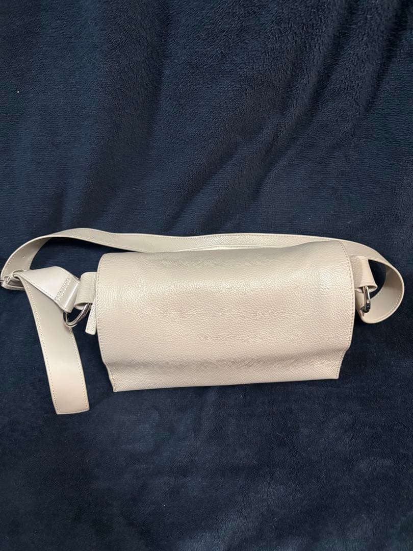 BEARDSLEY ベージュ レザー ショルダーバッグ