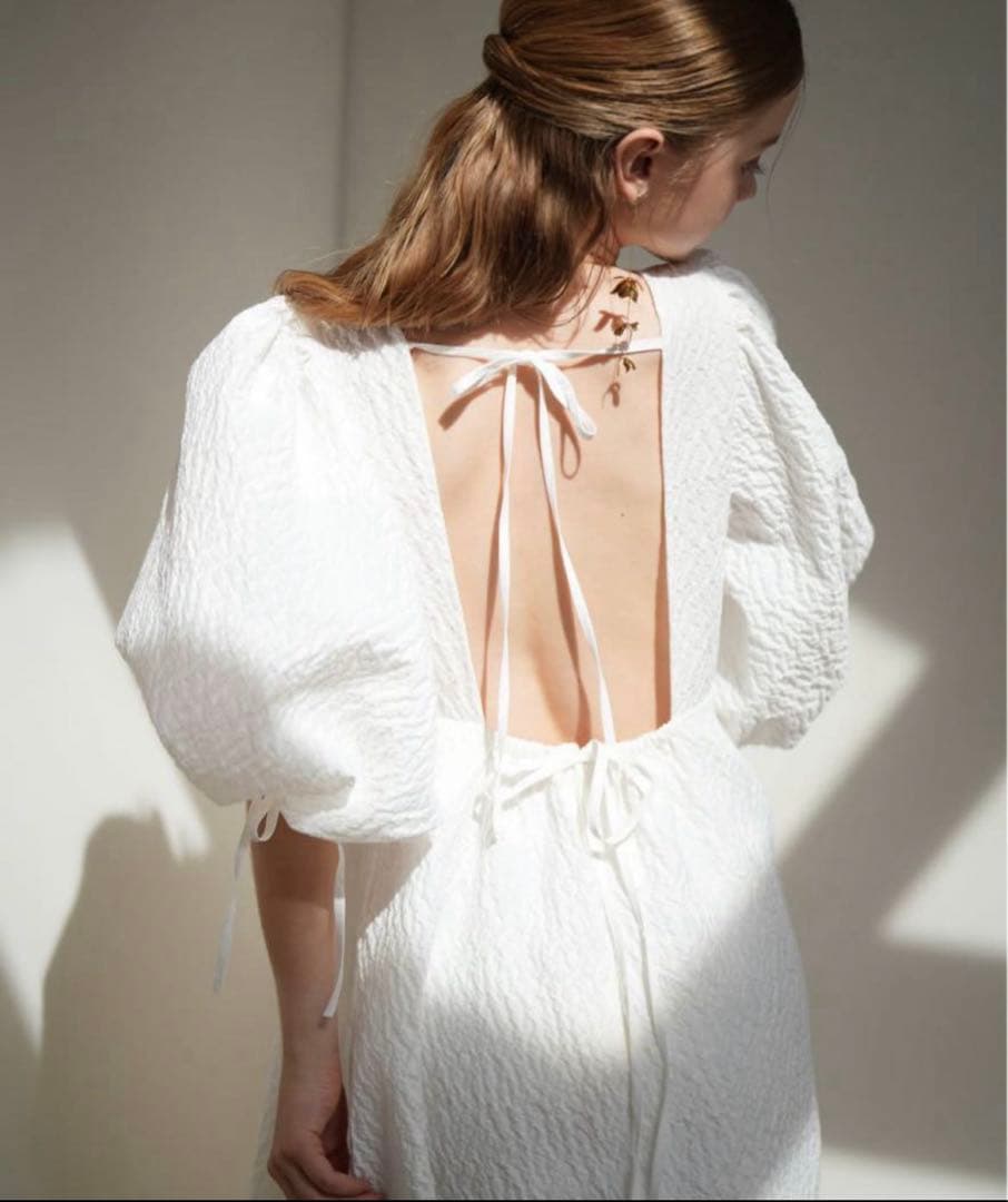 ワンピース Acka. back open volume one-piece