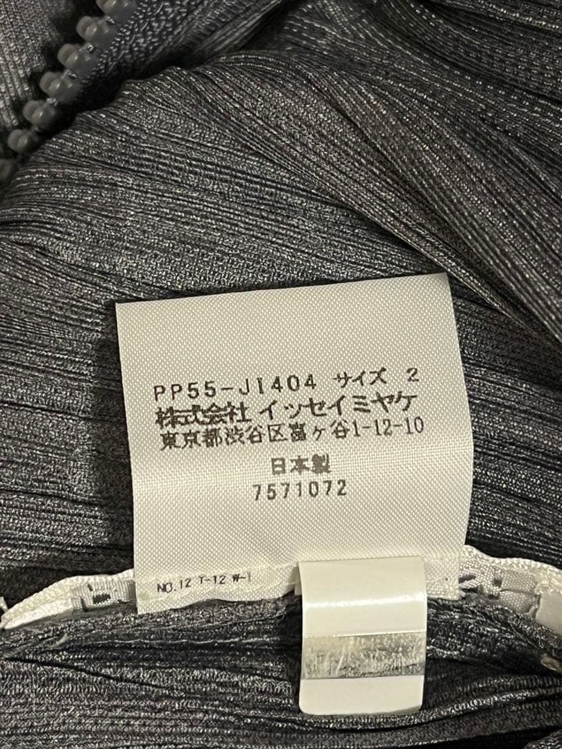 プリーツプリーズ　イッセイミヤケ　サロペット　グレー