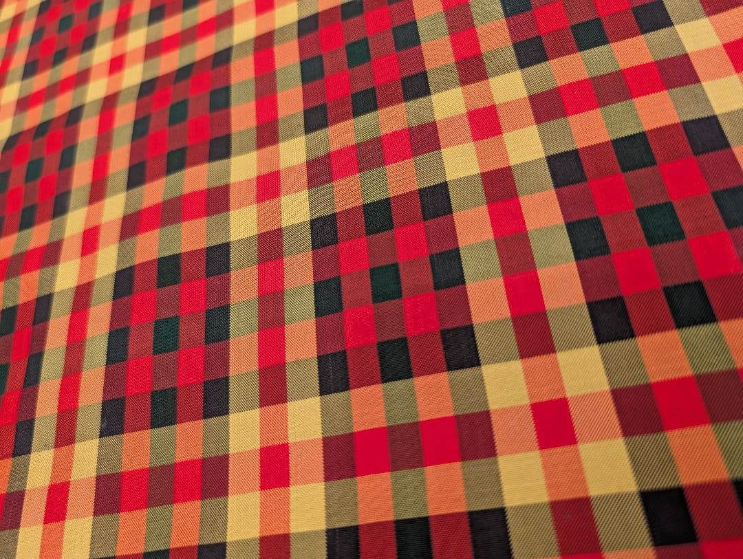 未使用新品　本場大島紬　南風織物格子　生繰絹糸　国産生まゆ　正絹着尺反物1211