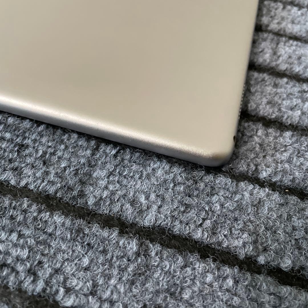 139 iPad Pro 12.9 2世代 64GB SIMフリー グレイ