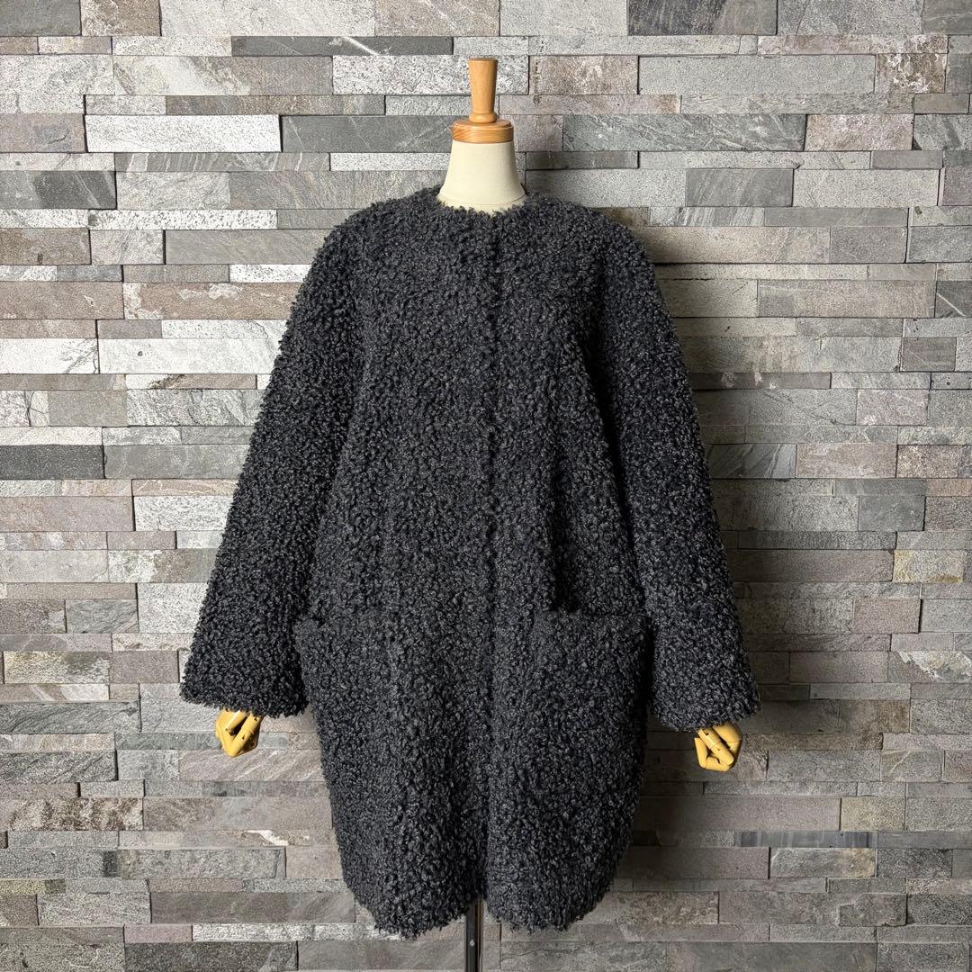 MilaOwenミラオーウェン　ノーカラーシャツカーブ ボアコート　グレー