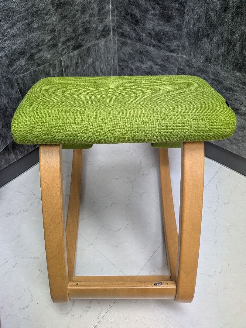 varier　バランスチェア　家具　オフィスチェア　デスクチェア　座面黄緑