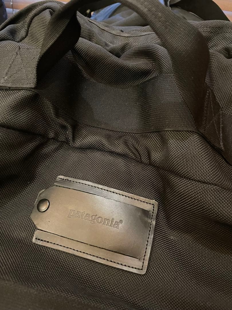 Patagonia ブラック キャリーオンバッグ