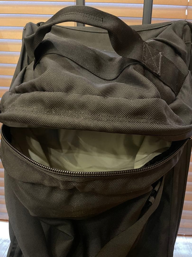 Patagonia ブラック キャリーオンバッグ