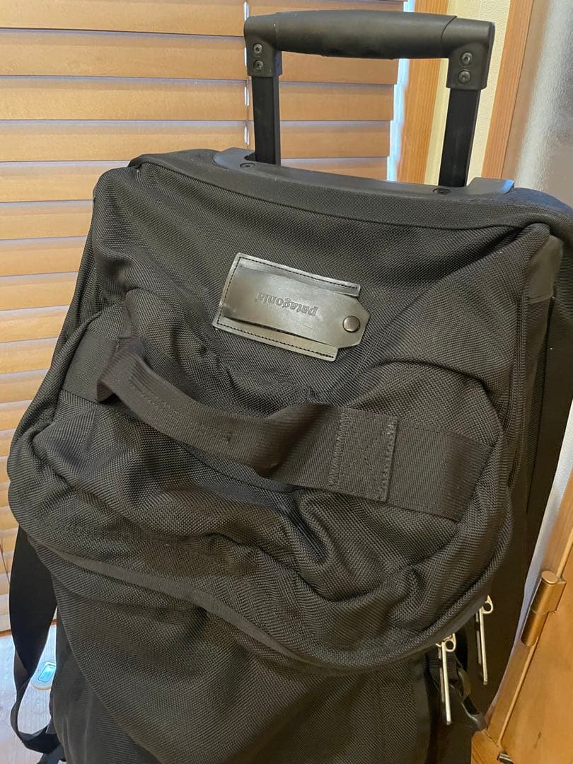 Patagonia ブラック キャリーオンバッグ