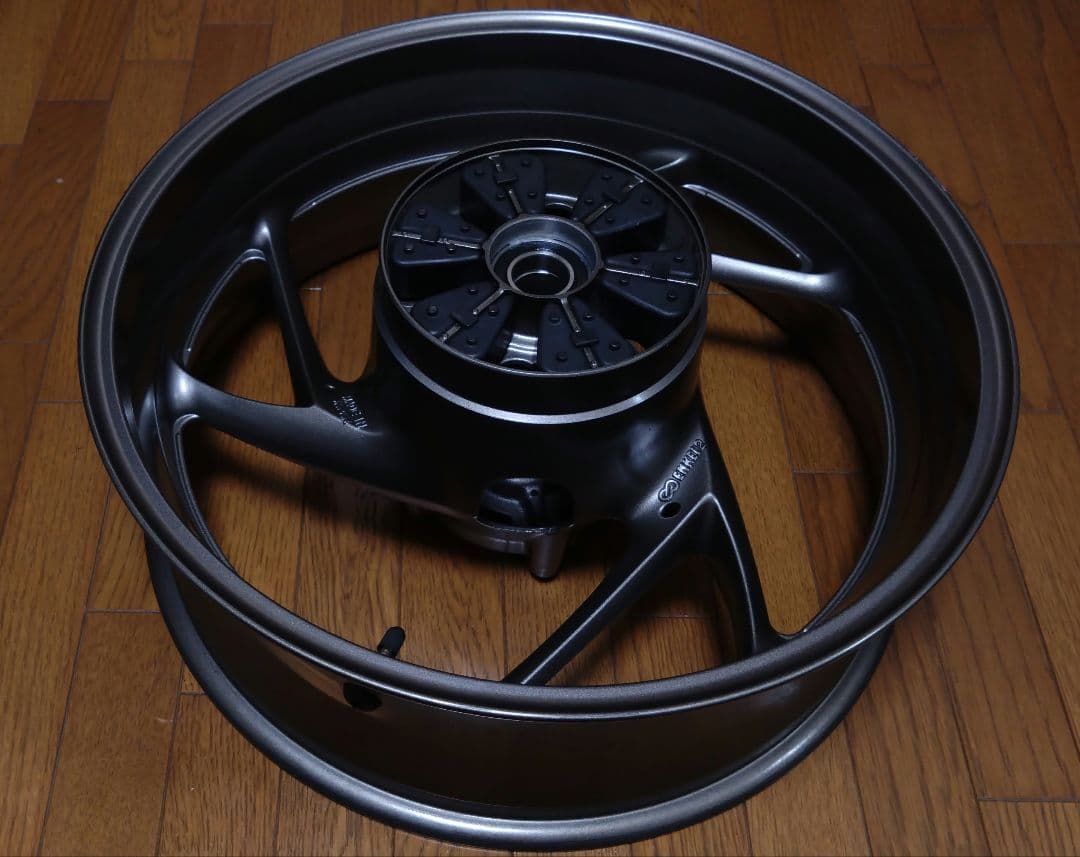 GSX-S1000GT 2024 純正ホイール　リア
