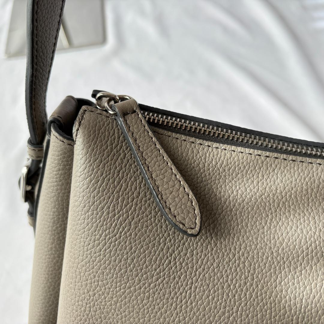 極美品 ヒロフ サルト レザー ハンドバッグ 上品コーデ グレージュ 牛革