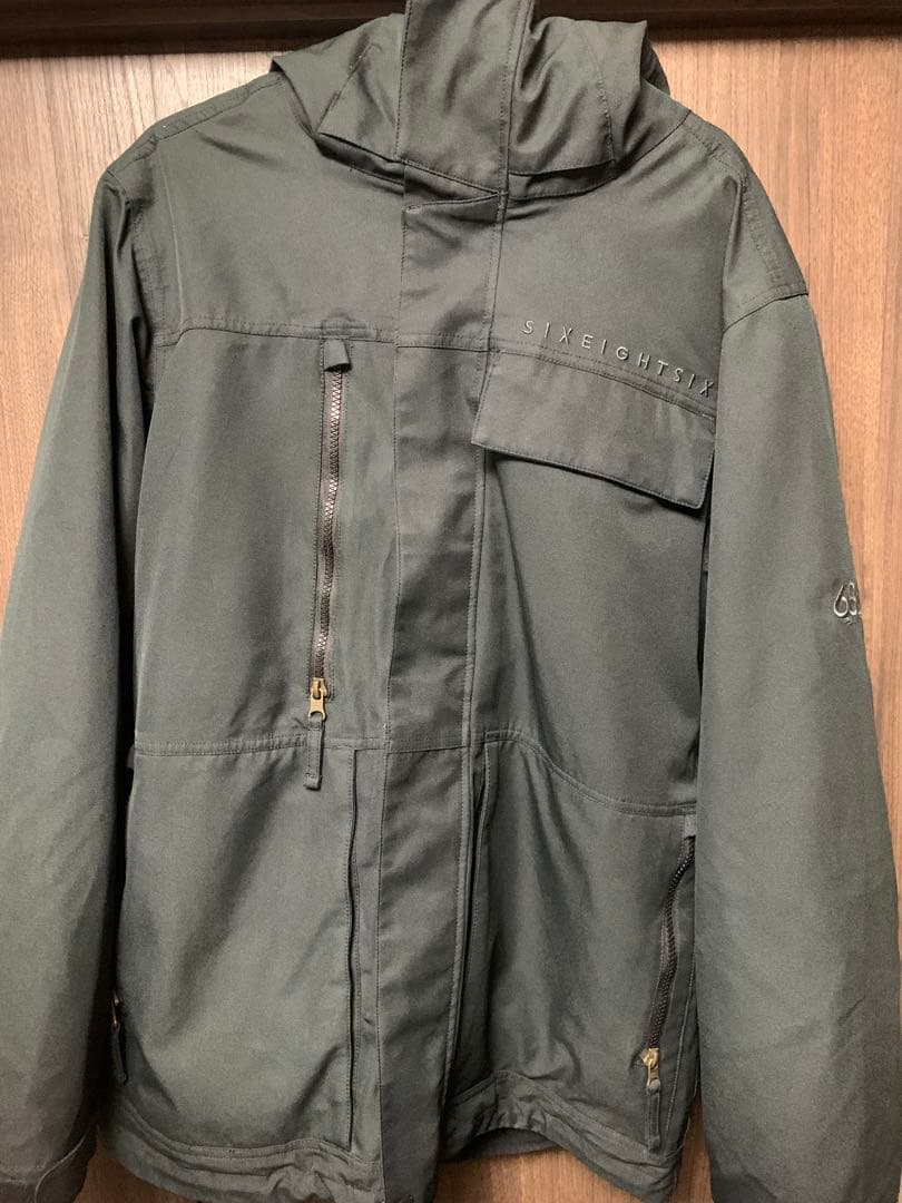 美品　686☆sixeightsix☆スノボーウェアMen's M