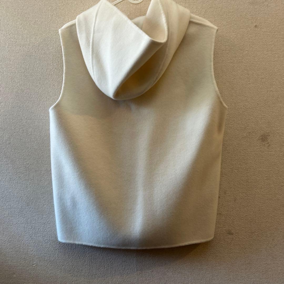 入手困難　セオリー　theory ベスト　ホワイトフード付き　カシミヤ　完売