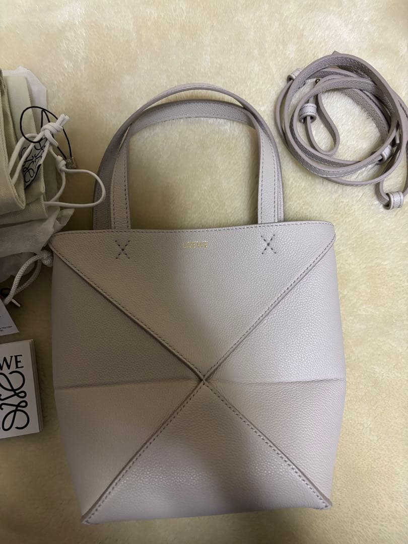 LOEWE ベージュ ショルダーバッグ