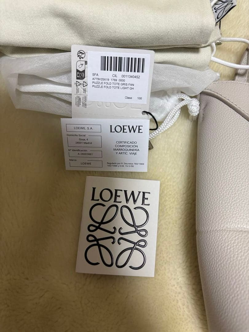 LOEWE ベージュ ショルダーバッグ