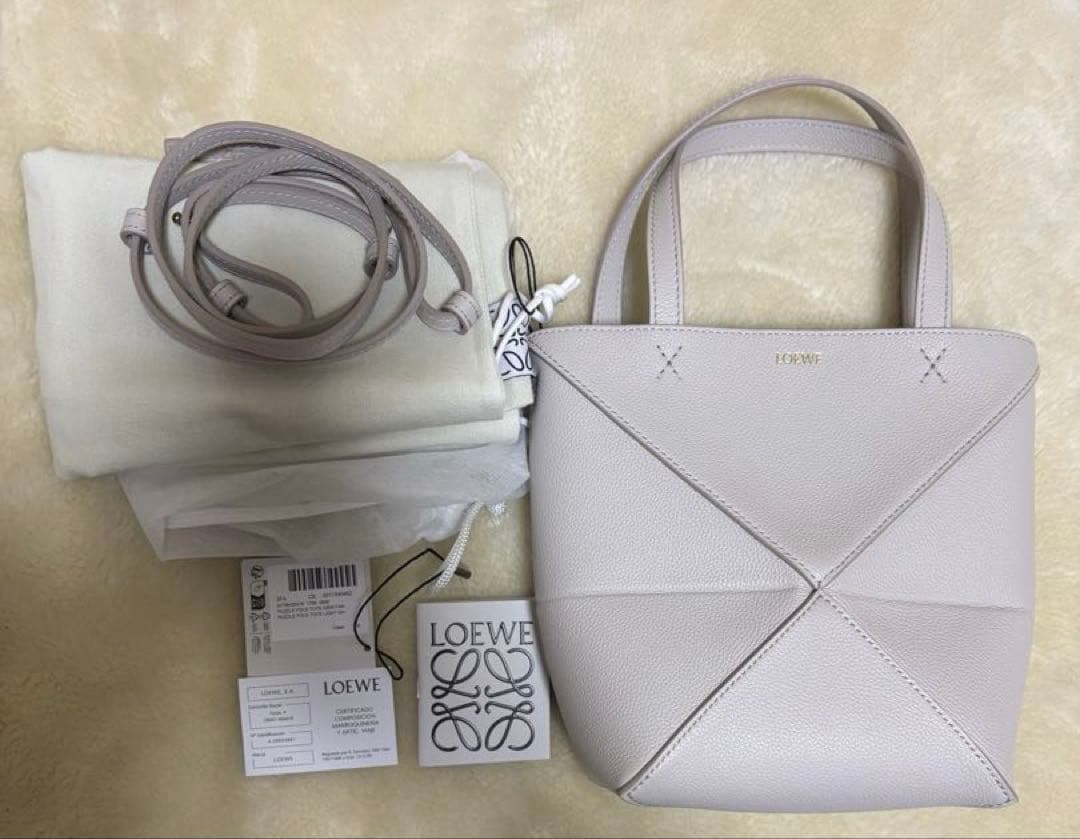 LOEWE ベージュ ショルダーバッグ