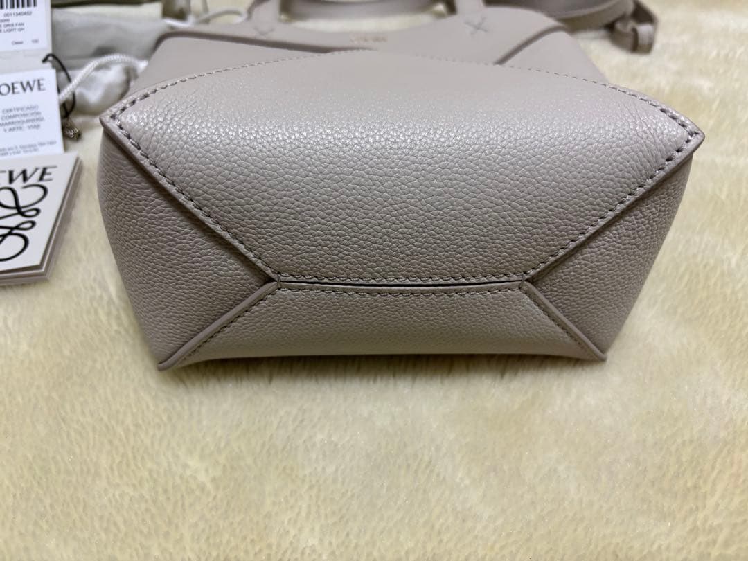 LOEWE ベージュ ショルダーバッグ