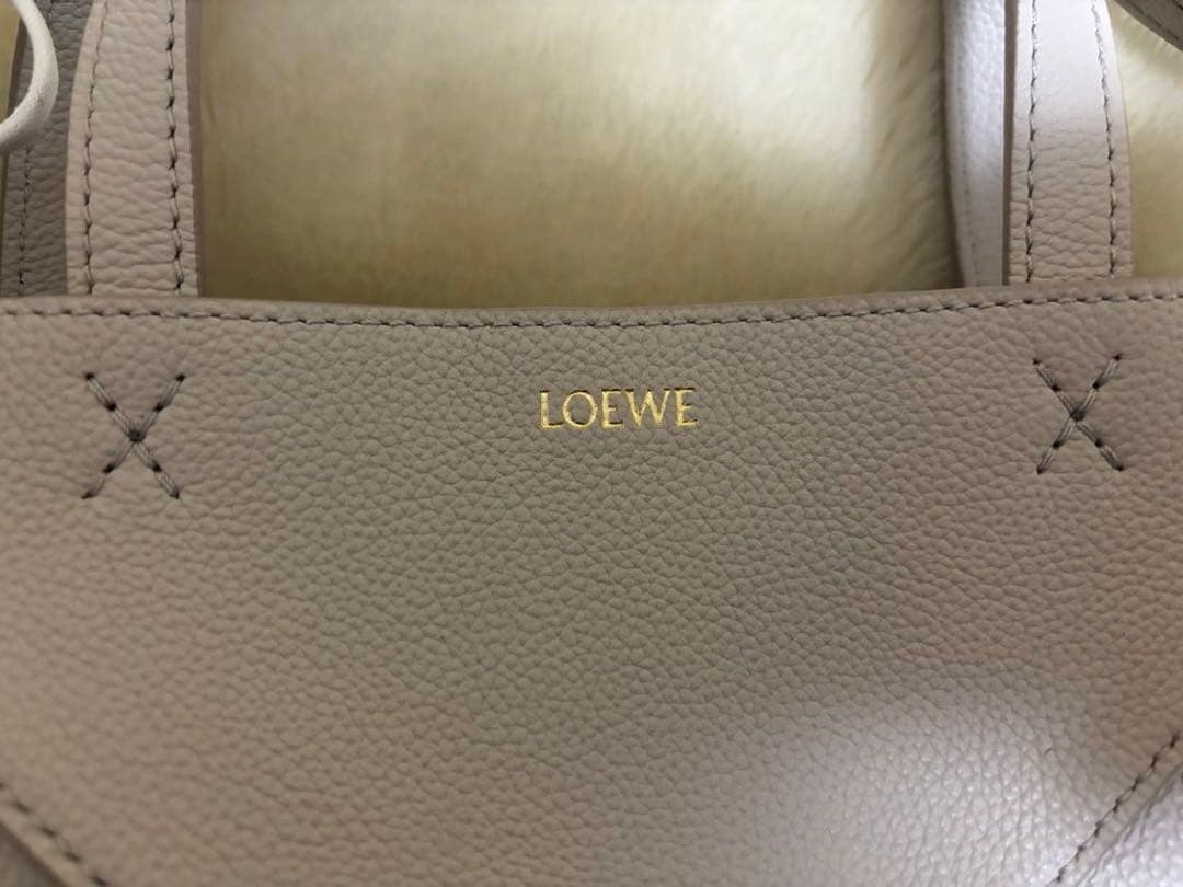 LOEWE ベージュ ショルダーバッグ