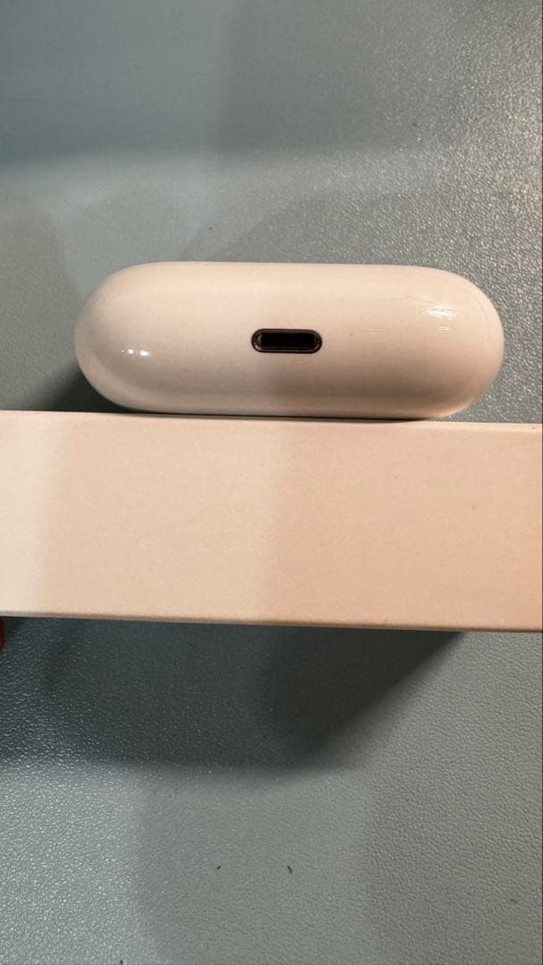 正規品　AirPodspro第2世代 本体　充電ケース付き Lighting